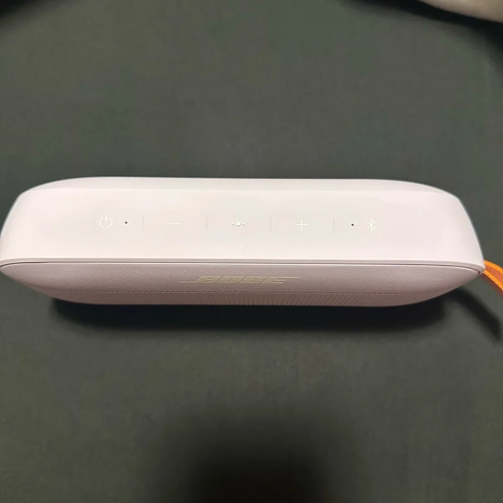 Bose SoundLink Flex Bluetooth Portable Speaker - Picture 4 of 4